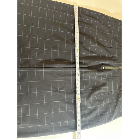 Chic Black Grid Pattern Dress - Picture 11 of 11